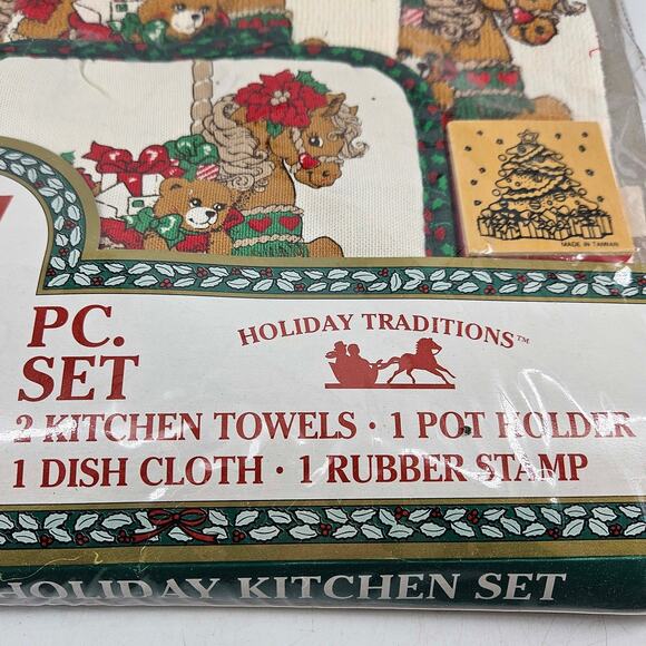 Holiday Traditions 5 pc kitchen towels pot holder Christmas carousel teddy bear - Picture 2 of 4